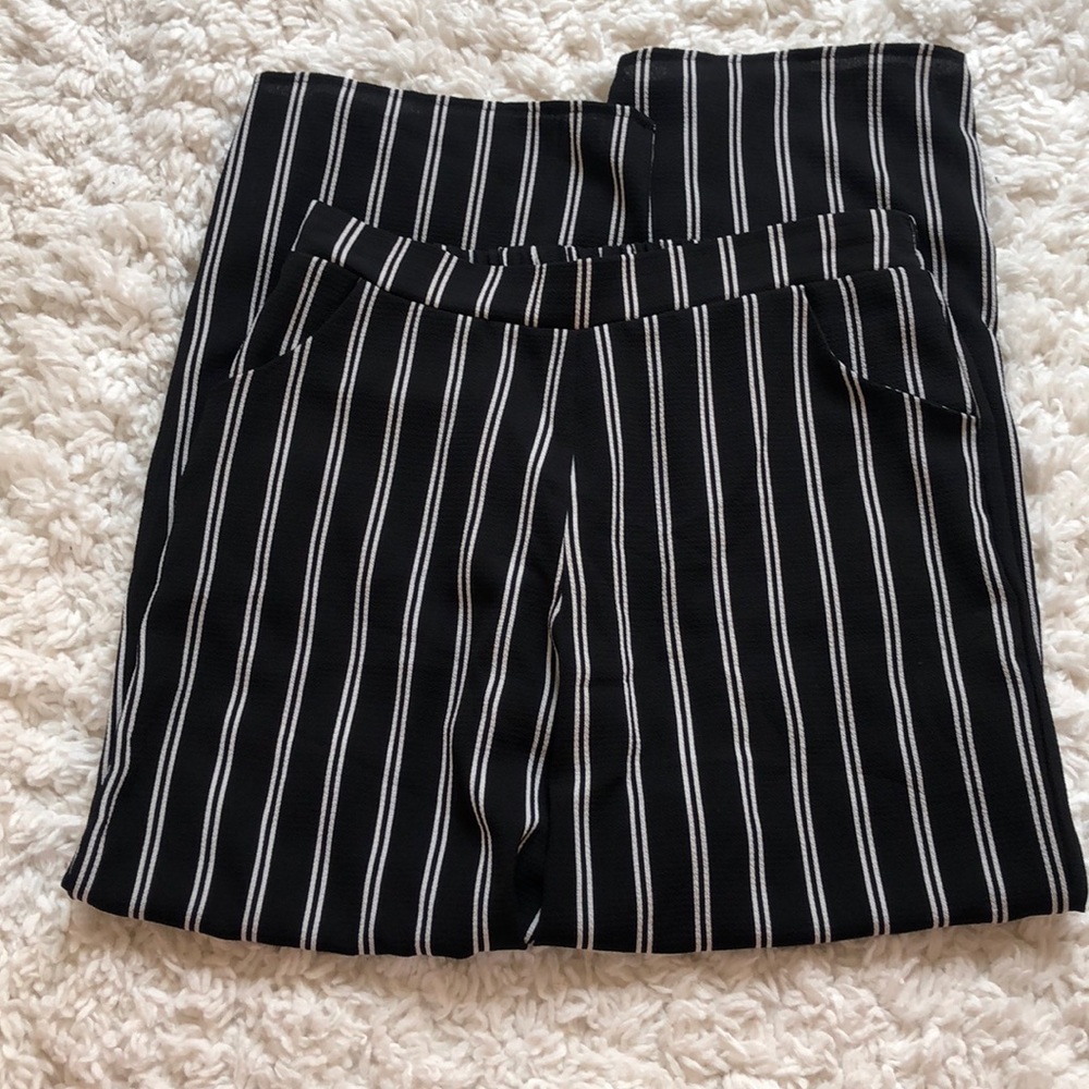 Full length black and white striped flowey pants
